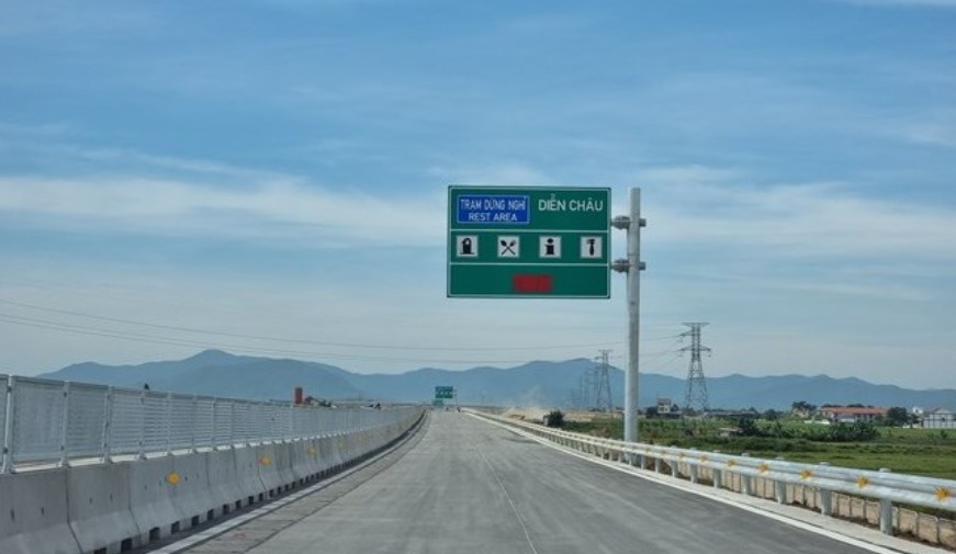 Lần đầu tiên Cảnh sát giao thông thực hiện cấm đường do sương mù